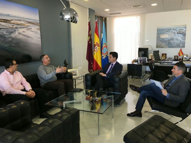 El alcalde de San Javier José Miguel Luengo defenderá las demandas de los taxistas de San Javier para operar en el nuevo aeropuerto de Corvera