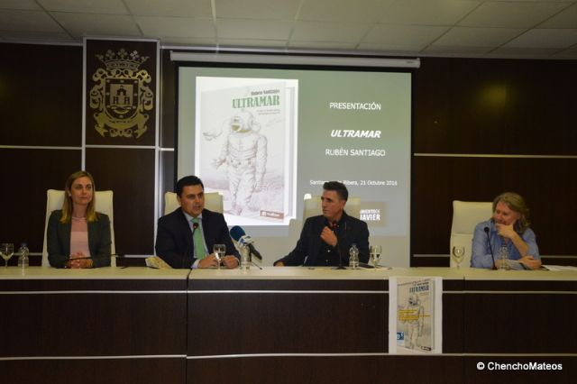 Las Bibliotecas públicas del Ayuntamiento de San Javier Presentaron Ultramar de escritor  Rubén Santiago