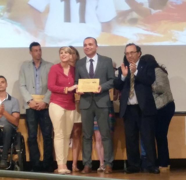 La Universidad de Murcia premia al Ayuntamiento de San Javier por su labor en favor del deporte