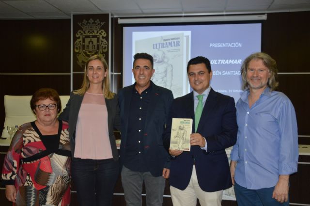 El ribereño Rubén Santiago presentó en Santiago de la Ribera su primer libro 'Ultramar'