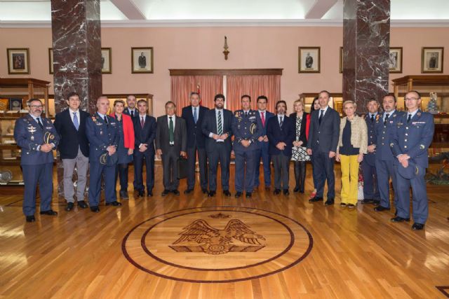 Fernando López Miras realiza una visita a las instalaciones de la Academia General del Aire de San Javier