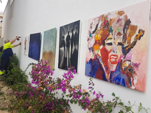 La exposición de pintura 'Volum.4 Variaciones en torno al Jazz' llega a la Casa Barnuevo, en Santiago de la Ribera con obras de gran formato