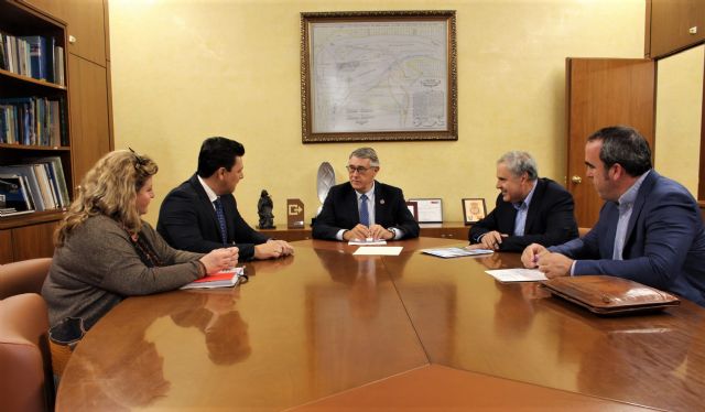 El presidente de la CHS mantiene una reunión con el alcalde de San Javier