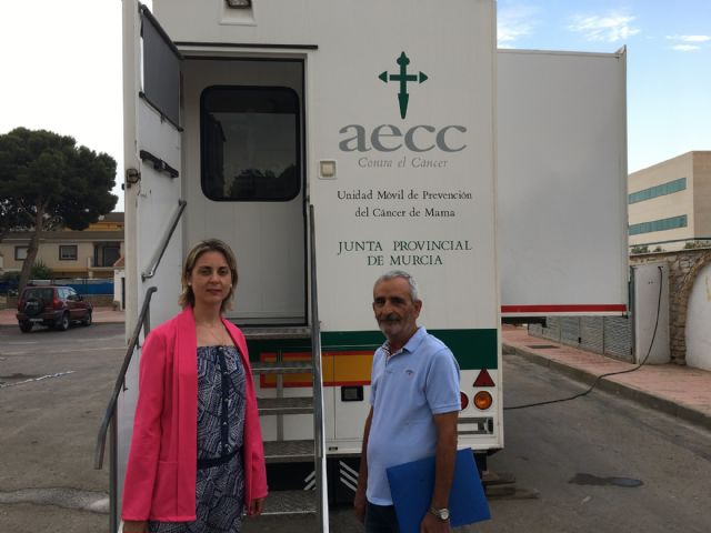 La unidad móvil de prevención del cáncer de mama realizará decenas de mamografías entre hoy y mañana en San Javier