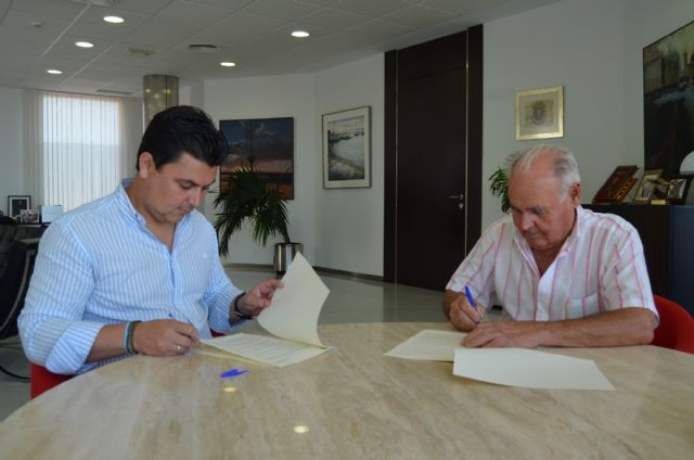 Renovación convenio con Amas de Casa de Santiago de la Ribera, y firma del primer convenio de colaboración en el grupo de teatro Rodarim, de El Mirador