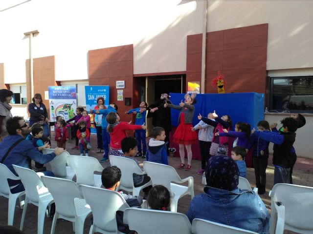 Cincuenta familias acudieron a jugar juntos convocados por la Escuela Municipal de Familia, en El Mirador