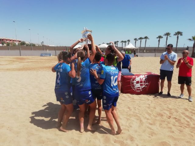 El Playas de San Javier, campeón de la liga nacional de fútbol playa femenino